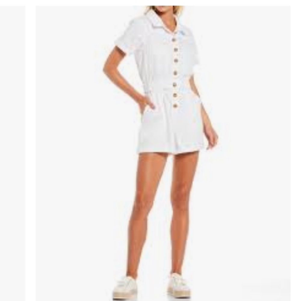 Gianni Bini
Tori White Short Sleeve Romper. Not worn yet! Tags still on!